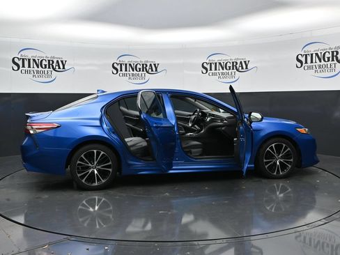 Used 2019 Toyota Camry SE FWD image 36