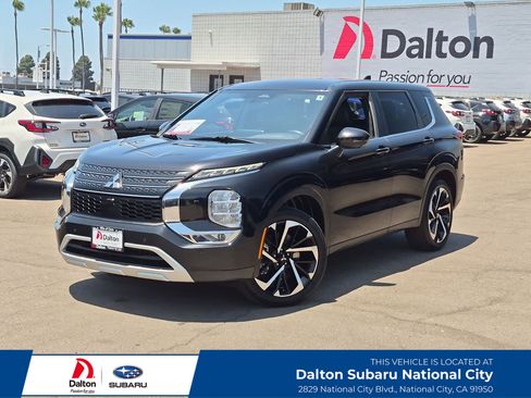 Used 2024 Mitsubishi Outlander SE AWD/4WD image 1