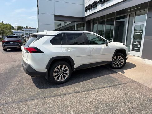 Used 2021 Toyota RAV4 XLE Premium AWD/4WD image 16