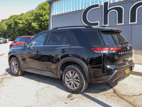 Used 2025 Nissan Pathfinder SV FWD image 6