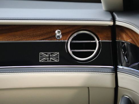 Certified 2020 Bentley Flying Spur W12 image 28