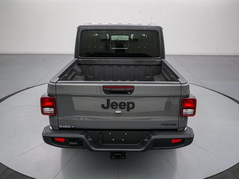 Used 2021 Jeep Gladiator Sport AWD/4WD image 5