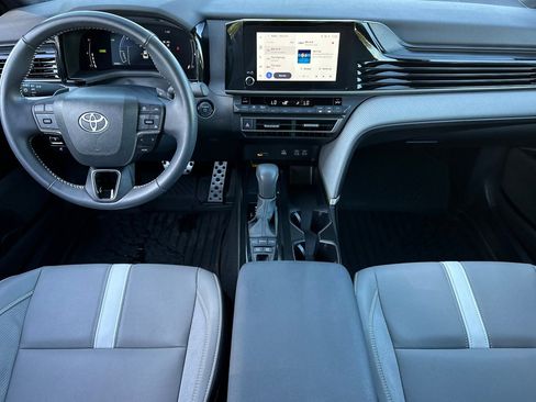 Used 2025 Toyota Camry SE w/ Convenience Package FWD image 10