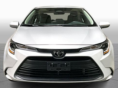 Used 2025 Toyota Corolla LE w/ Convenience Package image 5