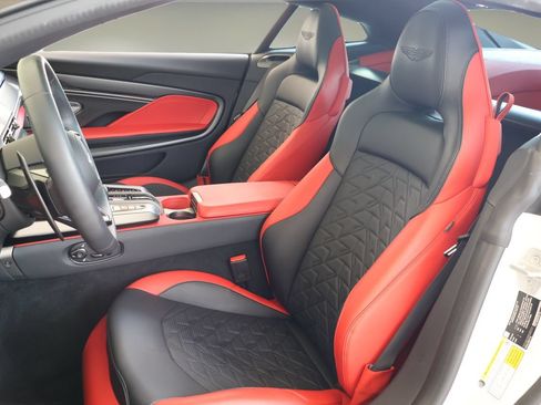 Used 2025 Aston Martin Vanquish RWD image 11