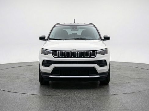 Used 2025 Jeep Compass Limited image 2