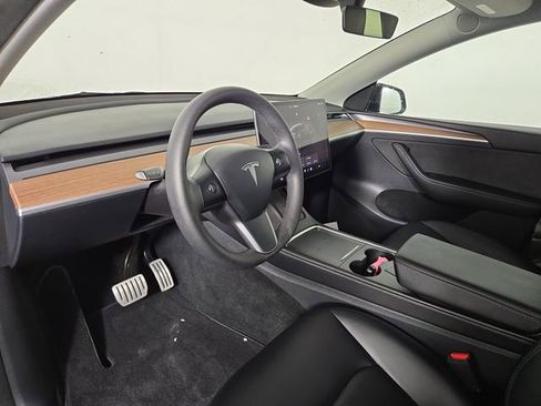 Used 2023 Tesla Model Y Performance image 14