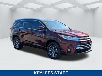 Used 2017 Toyota Highlander XLE video 2