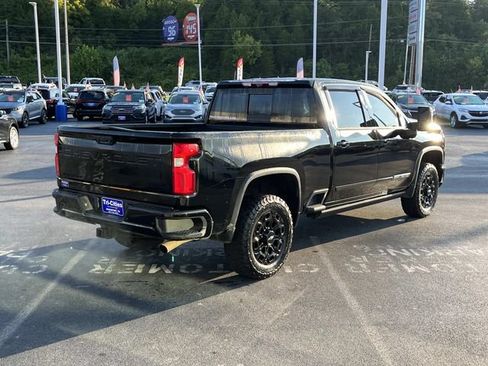 Used 2024 Chevrolet Silverado 2500 High Country w/ Midnight Edition AWD/4WD image 3