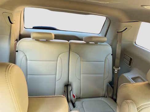 Used 2023 GMC Acadia Denali image 28