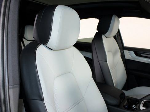 New 2025 Porsche Cayenne Coupe image 26