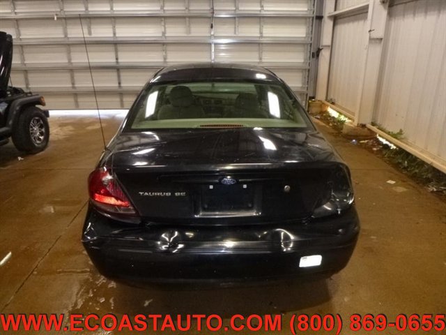 Used 2005 Ford Taurus SE FWD image 16