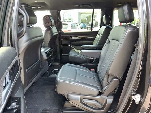 Used 2024 Jeep Wagoneer Series II AWD/4WD image 9