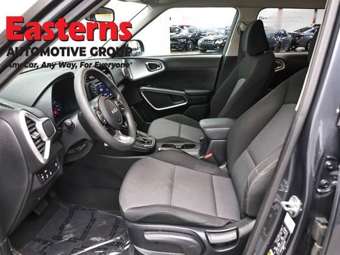Used 2022 Kia Soul LX w/ Technology Package FWD image 14