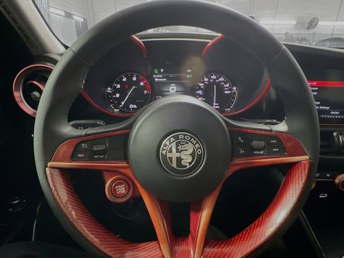 Used 2019 Alfa Romeo Giulia w/ Nero Edizione image 18