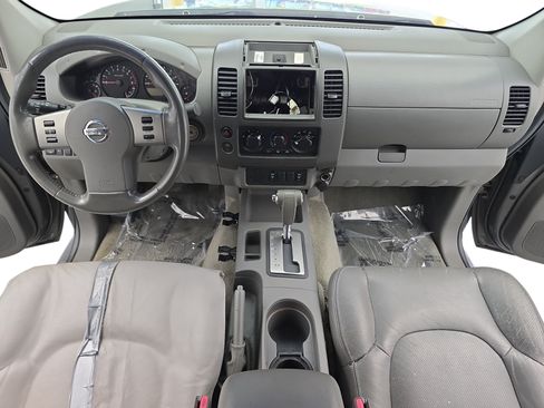 Used 2005 Nissan Frontier LE w/ (X01) Leather Pkg RWD image 9