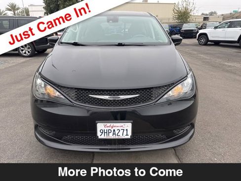 Certified 2023 Chrysler Voyager LX image 9