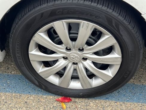 Used 2013 Toyota Corolla LE image 12