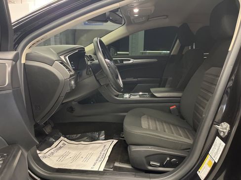 Used 2020 Ford Fusion SE image 10