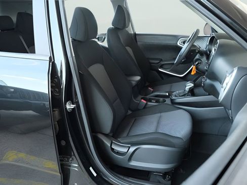 Used 2023 Kia Soul LX FWD image 20