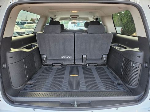 Used 2012 Chevrolet Suburban 4WD image 28