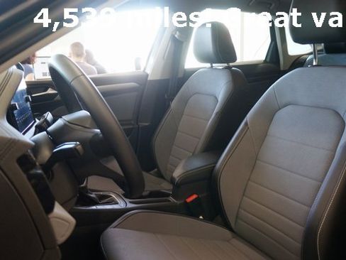 Certified 2025 Volkswagen Jetta SE image 11