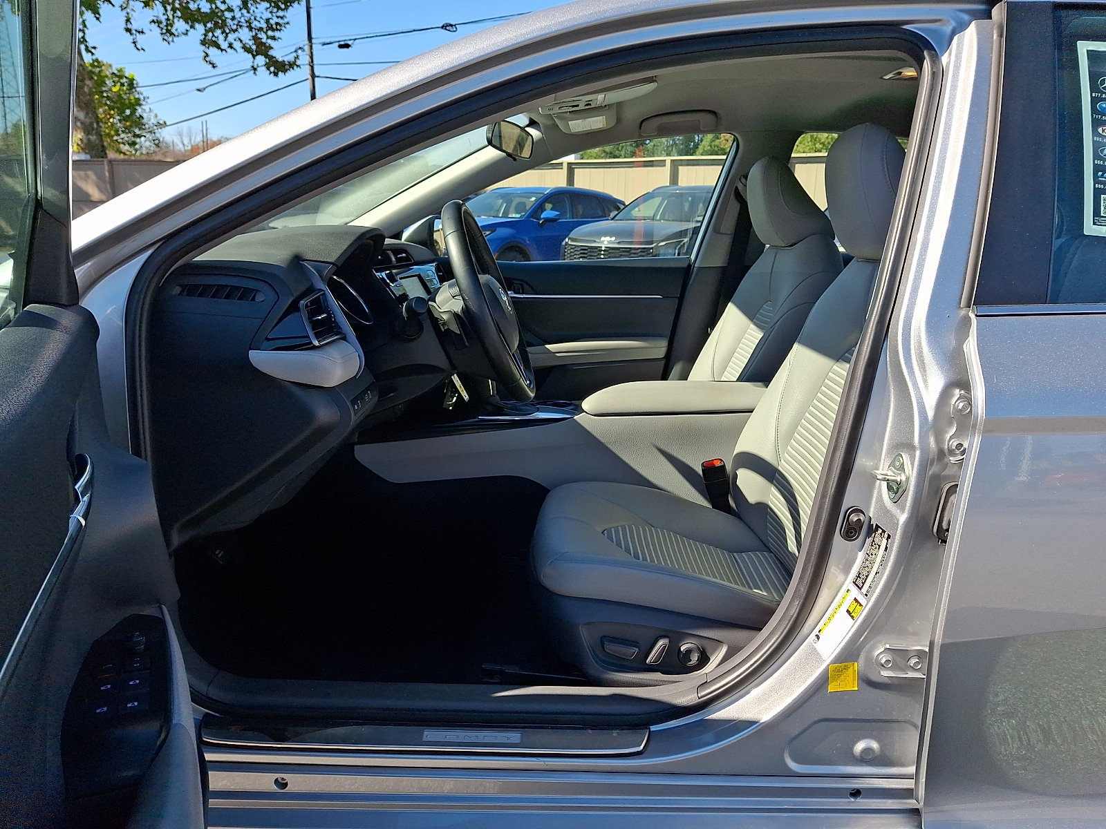 Used 2019 Toyota Camry SE w/ Protection Package (Q2) FWD image 14