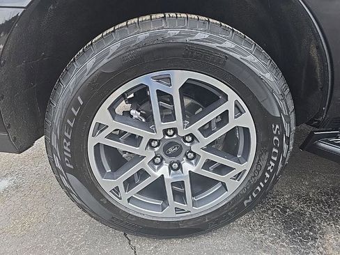 Used 2025 Ford Expedition Active image 42