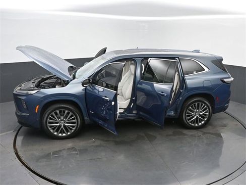 Certified 2025 Buick Enclave Avenir image 63