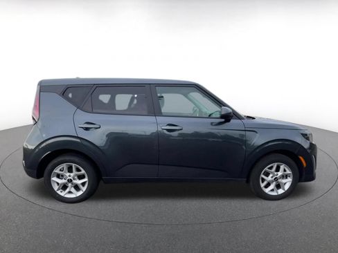 Used 2025 Kia Soul LX w/ LX Technology Package FWD image 16