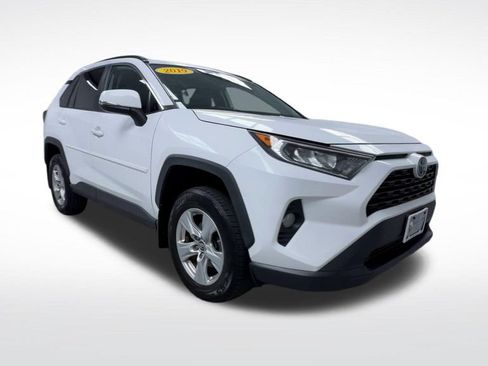 Used 2019 Toyota RAV4 XLE AWD/4WD image 2