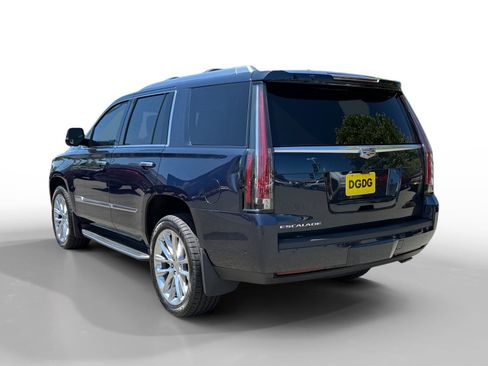 Used 2017 Cadillac Escalade Luxury AWD/4WD image 3