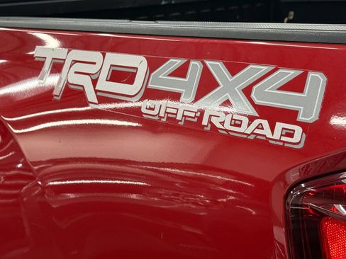 Used 2017 Toyota Tacoma TRD Off-Road w/ Tow Package (A/T) AWD/4WD image 14