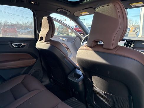 Certified 2023 Volvo XC60 B5 Plus w/ Climate Package image 34