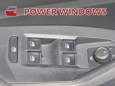 Used 2024 Volkswagen Jetta SE image 19