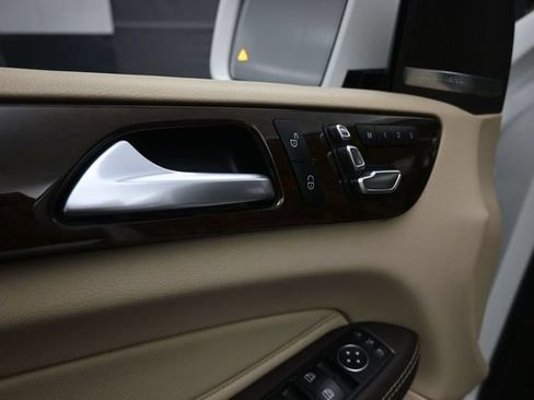 Used 2018 Mercedes-Benz GLS 450 4MATIC w/ Premium Package image 21
