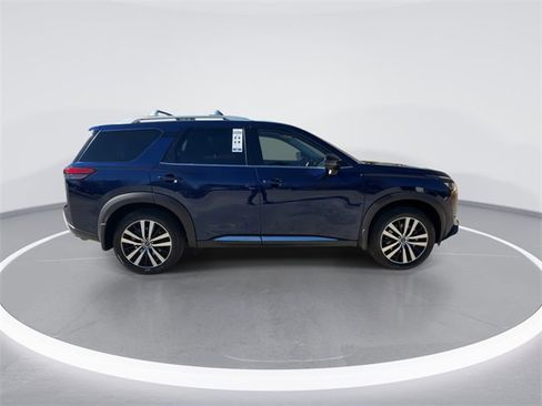 Used 2024 Nissan Pathfinder Platinum w/ Cargo Package image 9