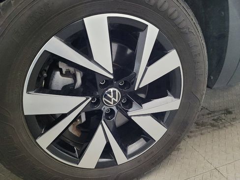 Used 2023 Volkswagen Atlas Cross Sport SE image 31