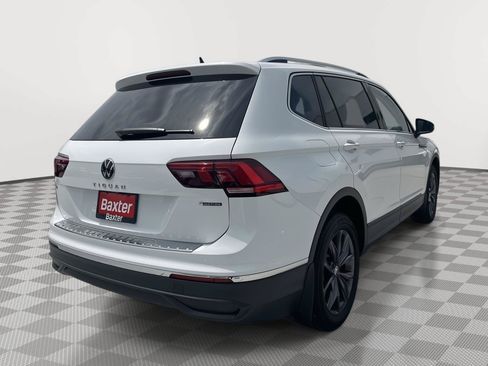 Used 2024 Volkswagen Tiguan SE w/ Panoramic Sunroof Package AWD/4WD image 11