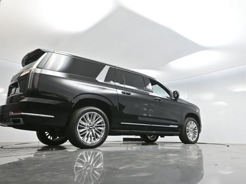 Used 2025 Cadillac Escalade ESV Premium Luxury image 79