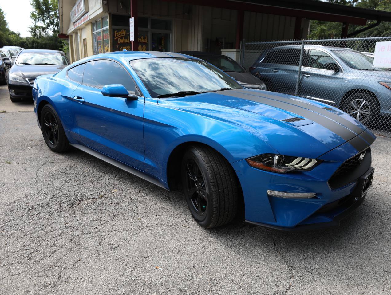 Used 2020 Ford Mustang Coupe RWD image 4