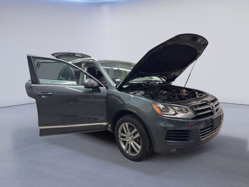 Used 2014 Volkswagen Touareg TDI image 7