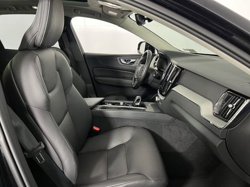 Used 2025 Volvo XC60 B5 Plus image 33