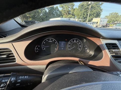 Used 2012 Hyundai Genesis 3.8 w/ Premium Pkg RWD image 10