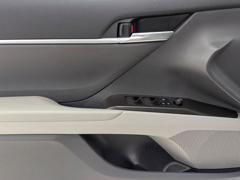 Used 2021 Toyota Camry SE image 13