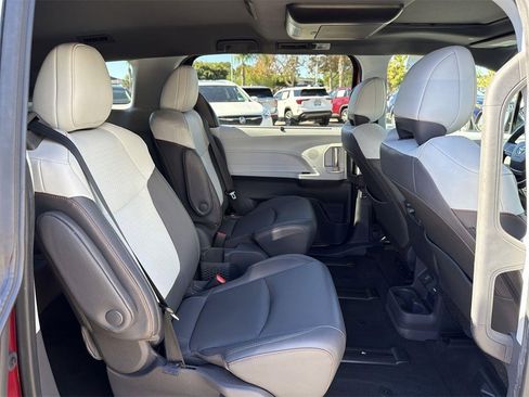 Used 2021 Toyota Sienna XSE w/ XSE Plus Package image 33
