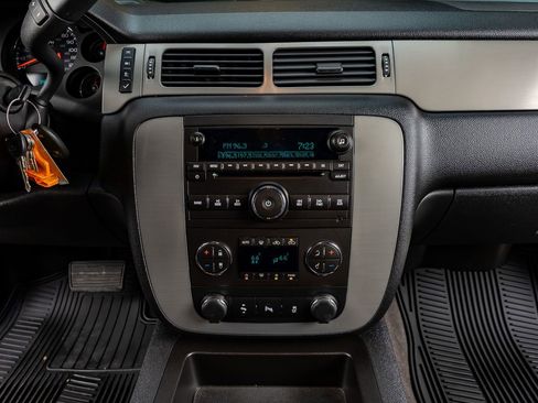 Used 2014 Chevrolet Silverado 2500 LTZ w/ LTZ Plus Package image 22