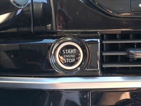 Used 2024 Nissan Pathfinder SL AWD/4WD image 24