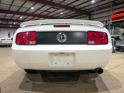 Used 2005 Ford Mustang Premium image 7