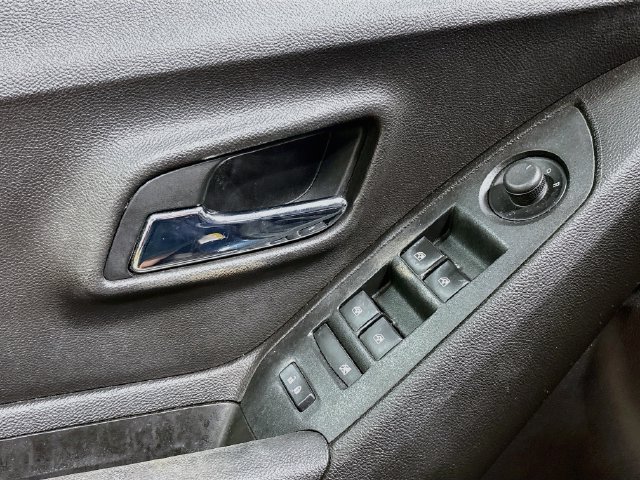 Used 2018 Chevrolet Trax LT w/ LT Convenience Package AWD/4WD image 17